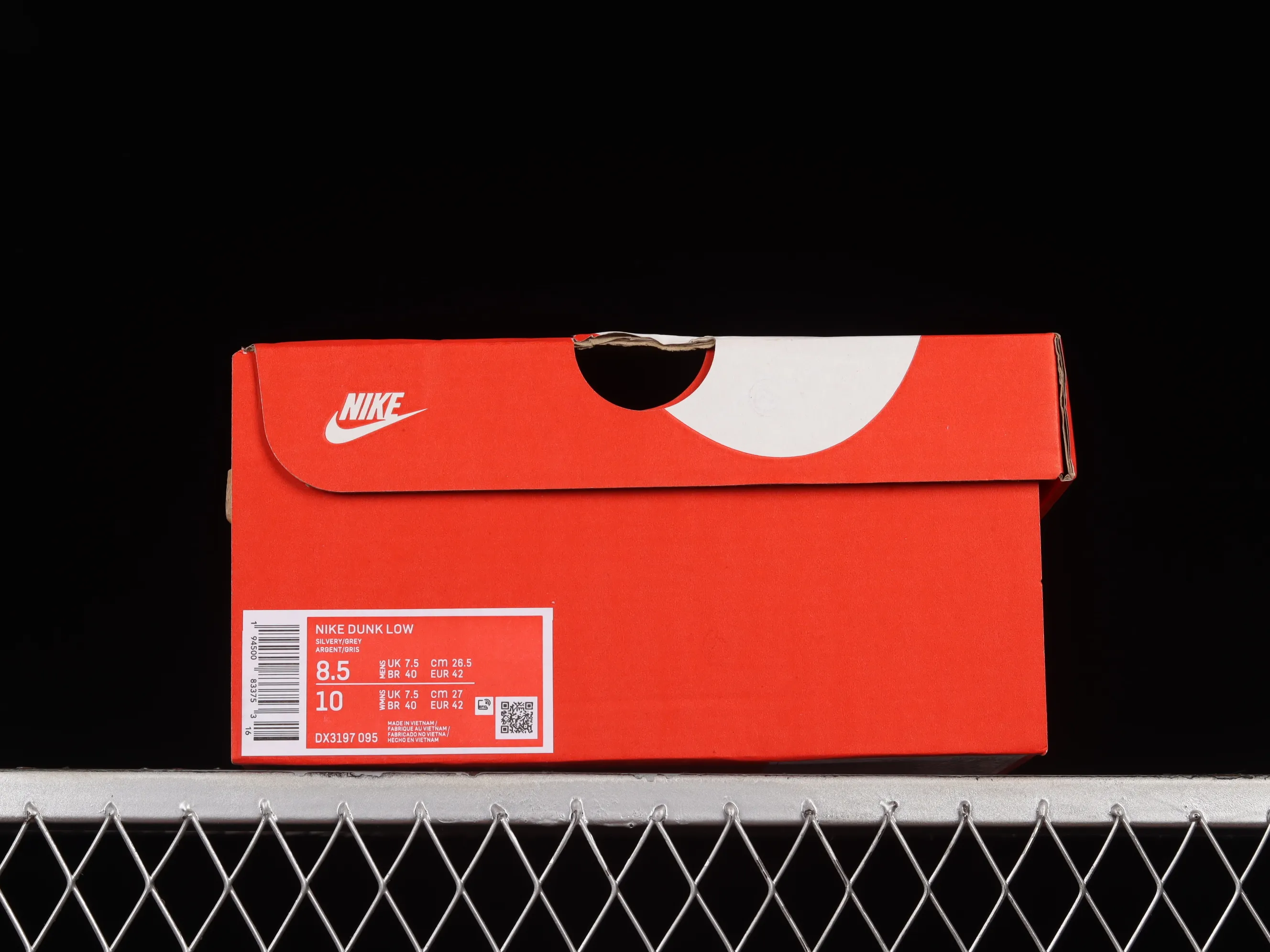All Categories Nk SB Dunk Series Nk SB Dunk Low Low-top sneakers F version Nk Dunk Low "Metallic Silver" Metallic silver SB low-top sports and leisure sneakers DX3197-095